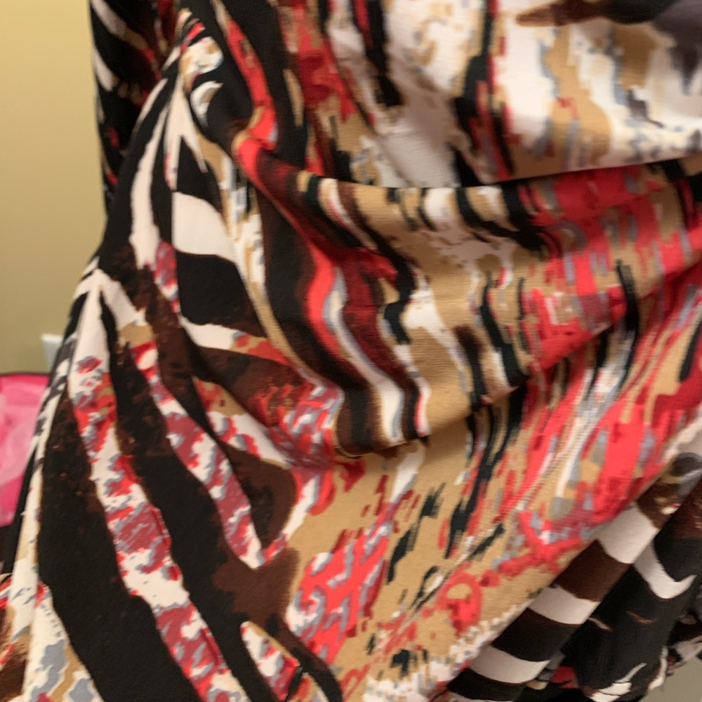 NWT STYLISH Animal Print Flattering Red blk wht blouse top! (notX n bundl sale) - Picture 6 of 10